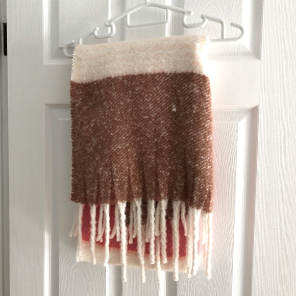 Oversized Aerie Scarf - Picture 2 of 4